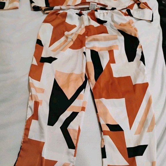 White Mark Geometric Pajama Set - Black, White, Orange - Picture 2 of 14
